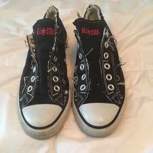 Black torn lace less converse